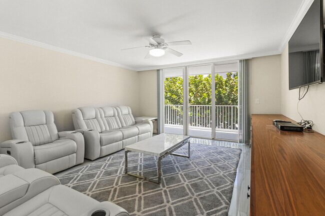 Building Photo - 3580 S Ocean Blvd