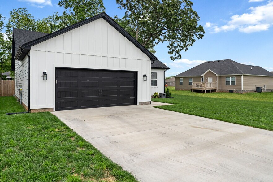Building Photo - 668 Pleasant Meadow Ln