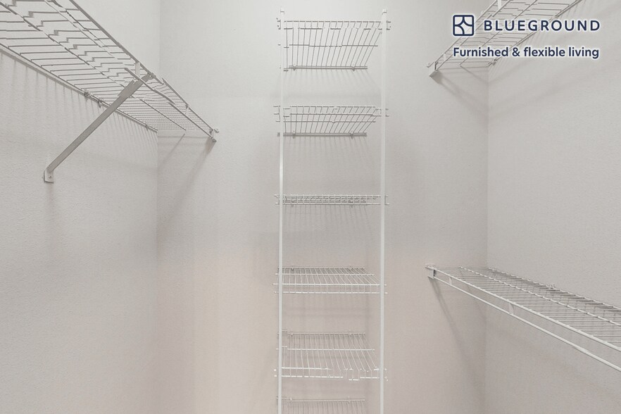 Building Photo - 2350 26th Ct S