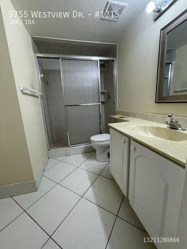 Building Photo - 9755 Westview Dr
