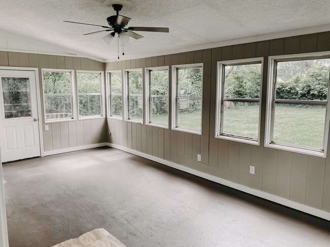 Building Photo - 3 Bdrm 1 Bath in Millington