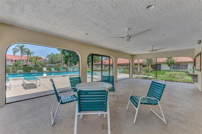 Building Photo - 5651 Golf Pointe Dr