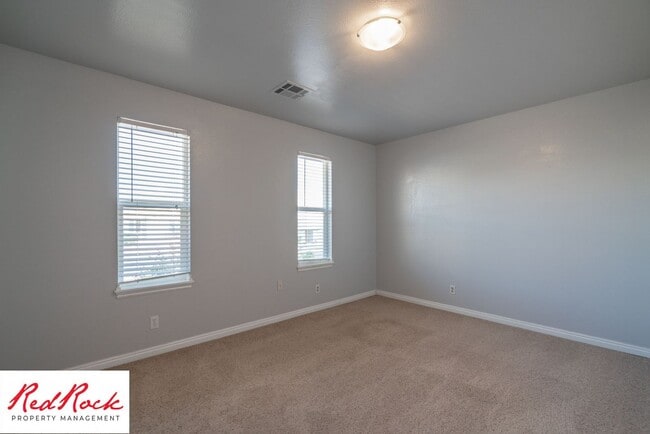 Building Photo - Bright & Spacious 3-Bed, 2-Bath Home in Wa...