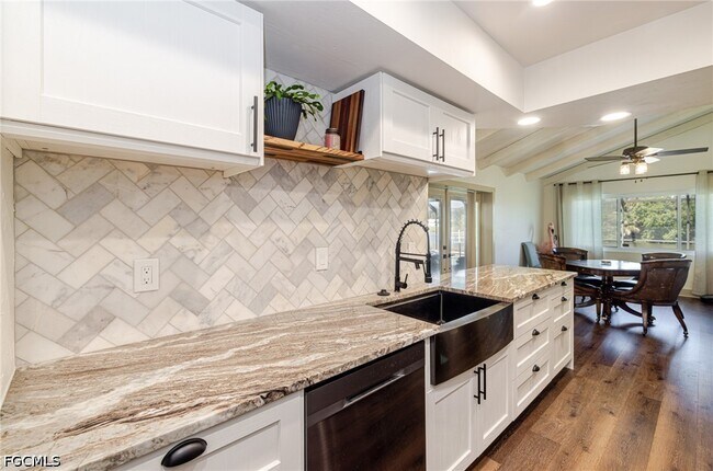 Building Photo - 2507 Lakeview Dr