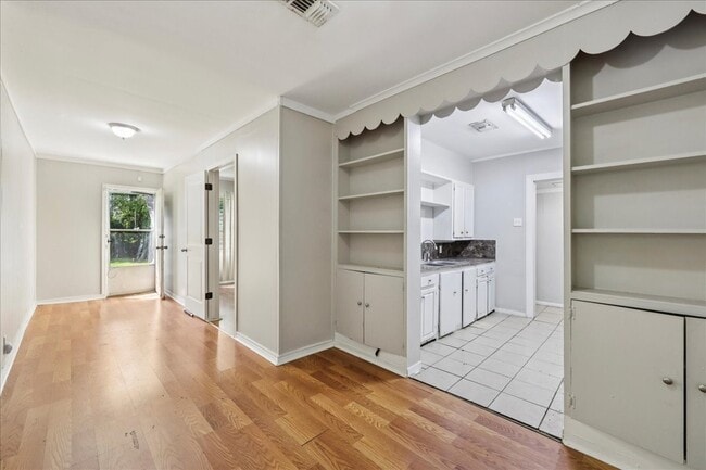 Building Photo - 4020 Ector Ave