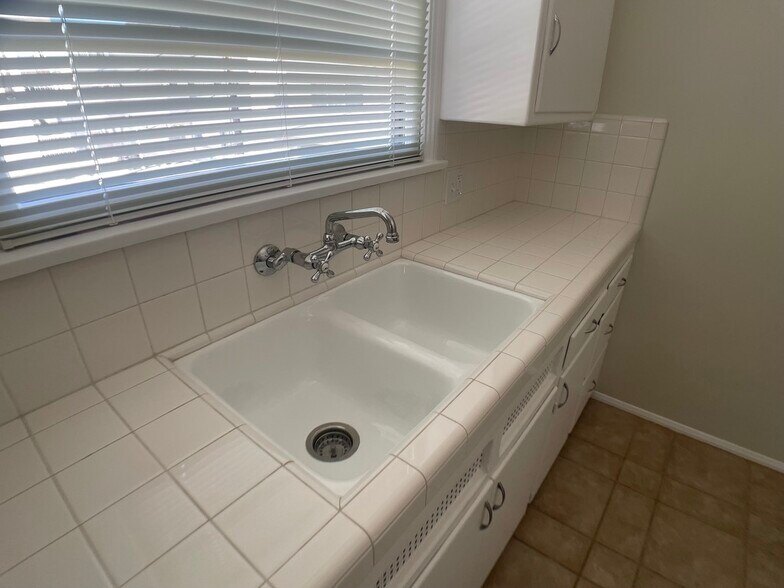 Sink Detail - 1008 Euclid St