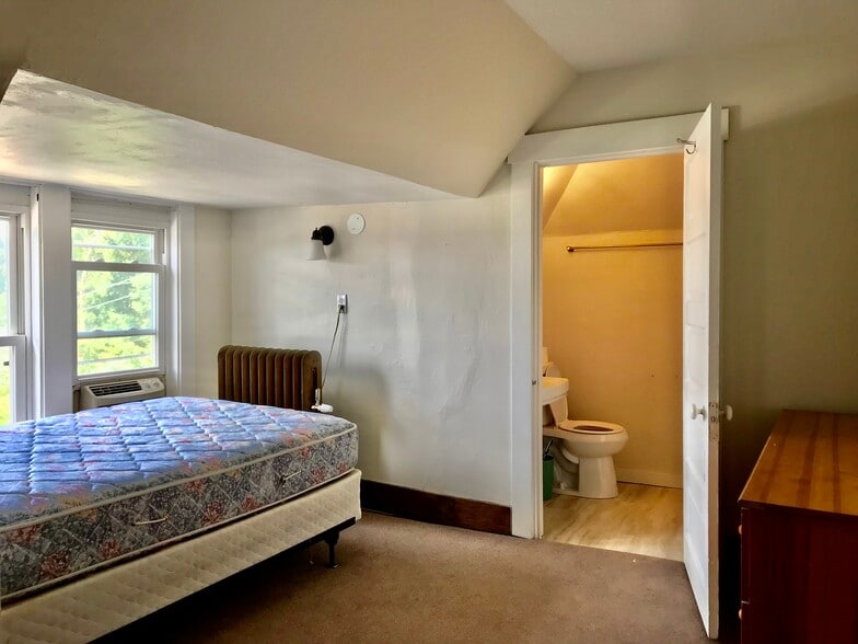 Looking towards bed nook and bathroom - 350 Cobun Avenue