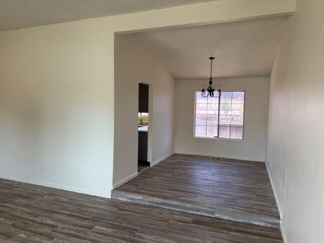 Building Photo - Rare Remodeled 5 Bedroom 2.5 Bath Tri Level in Vacaville