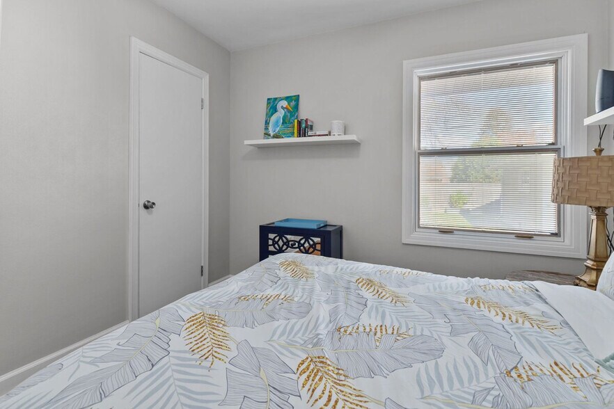 Building Photo - 810 E Pershing St