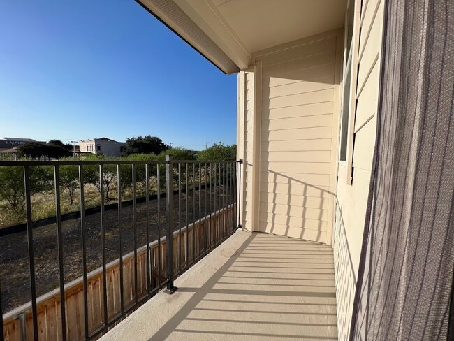 Building Photo - 8851 Oakland Rd