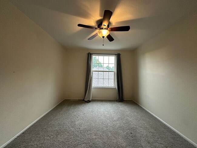 Building Photo - 7105 E Briarwood Dr