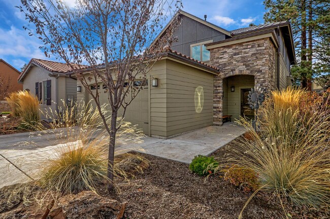 Building Photo - Beautiful 3 Bed/2.5 Bath Home in NW Bend - Via Cambria