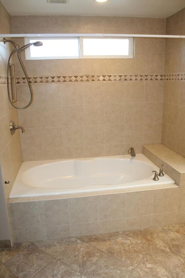 Building Photo - 3Bed/2Bath Upgraded Home off Mira Mesa Blvd~ Lepus