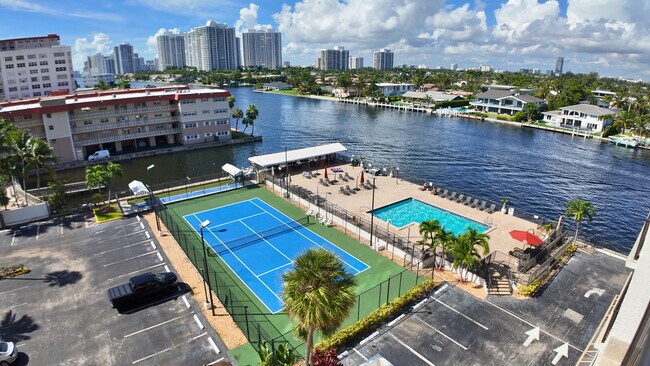 Building Photo - 2017 S Ocean Dr