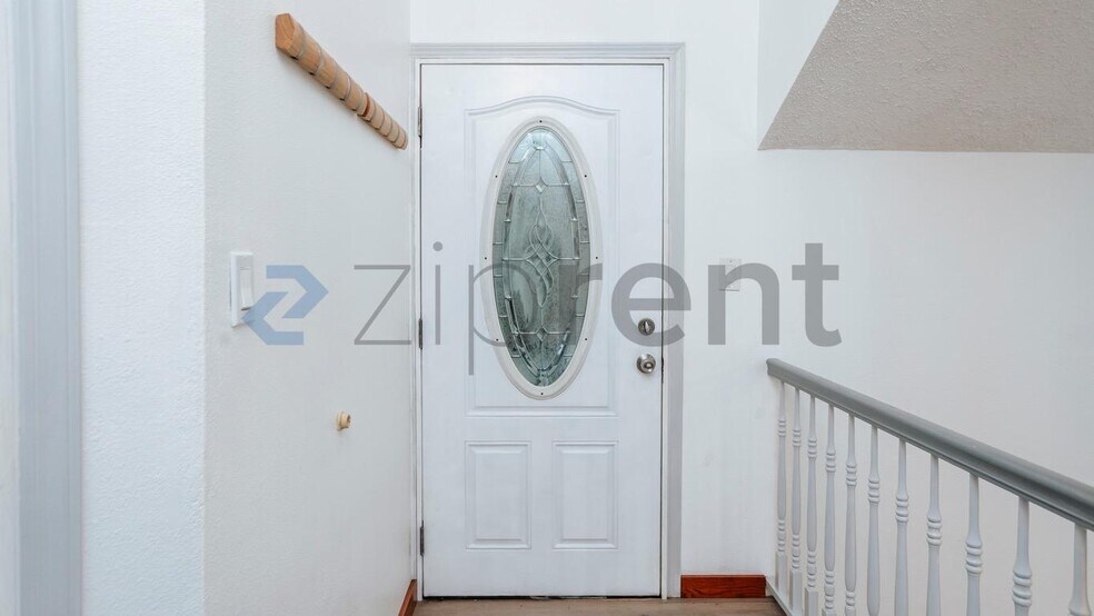 Building Photo - Unit single home
