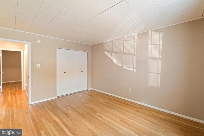 Building Photo - 2417 Barracks Pl
