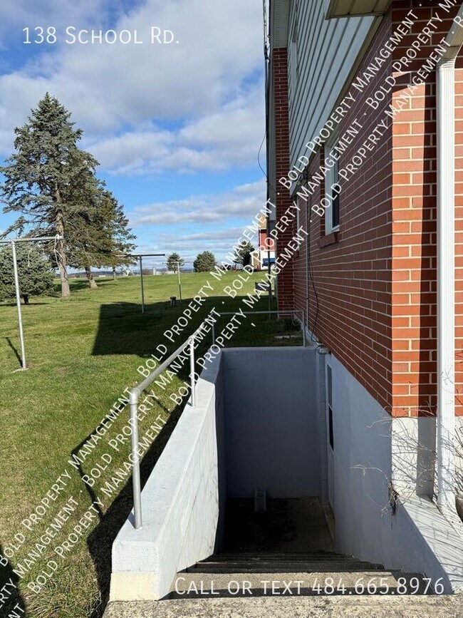 Building Photo - 138 School Rd