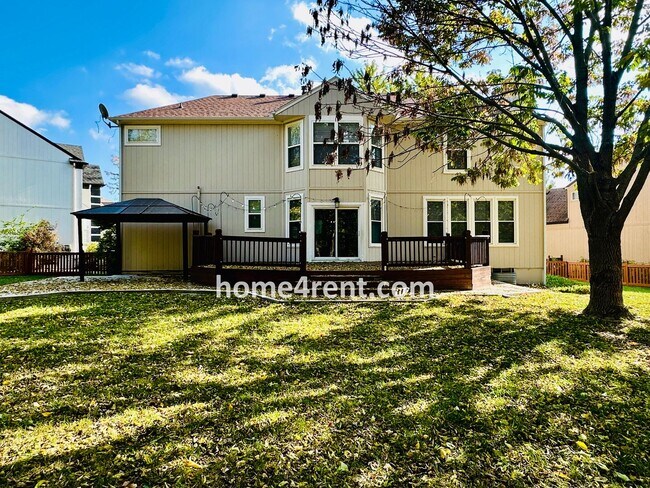 Building Photo - Elegant Cul-de-Sac Retreat with 5th Bedroo...