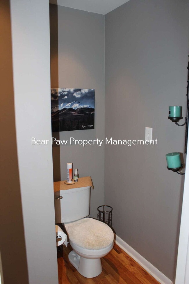 Building Photo - Cute Home in Near Downtown Evergreen!
