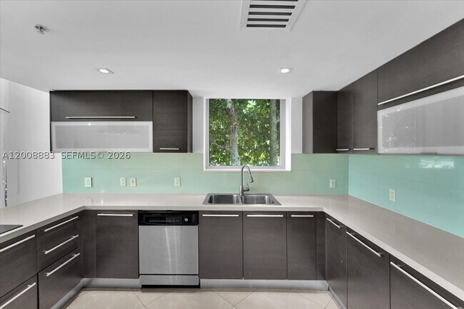 Building Photo - 7928 East Dr