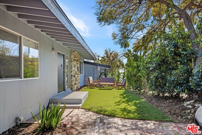 Building Photo - 9432 Sierra Mar Pl
