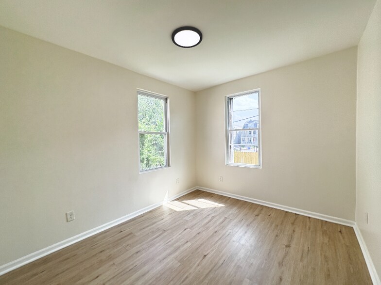 Building Photo - 122 Shephard Ave