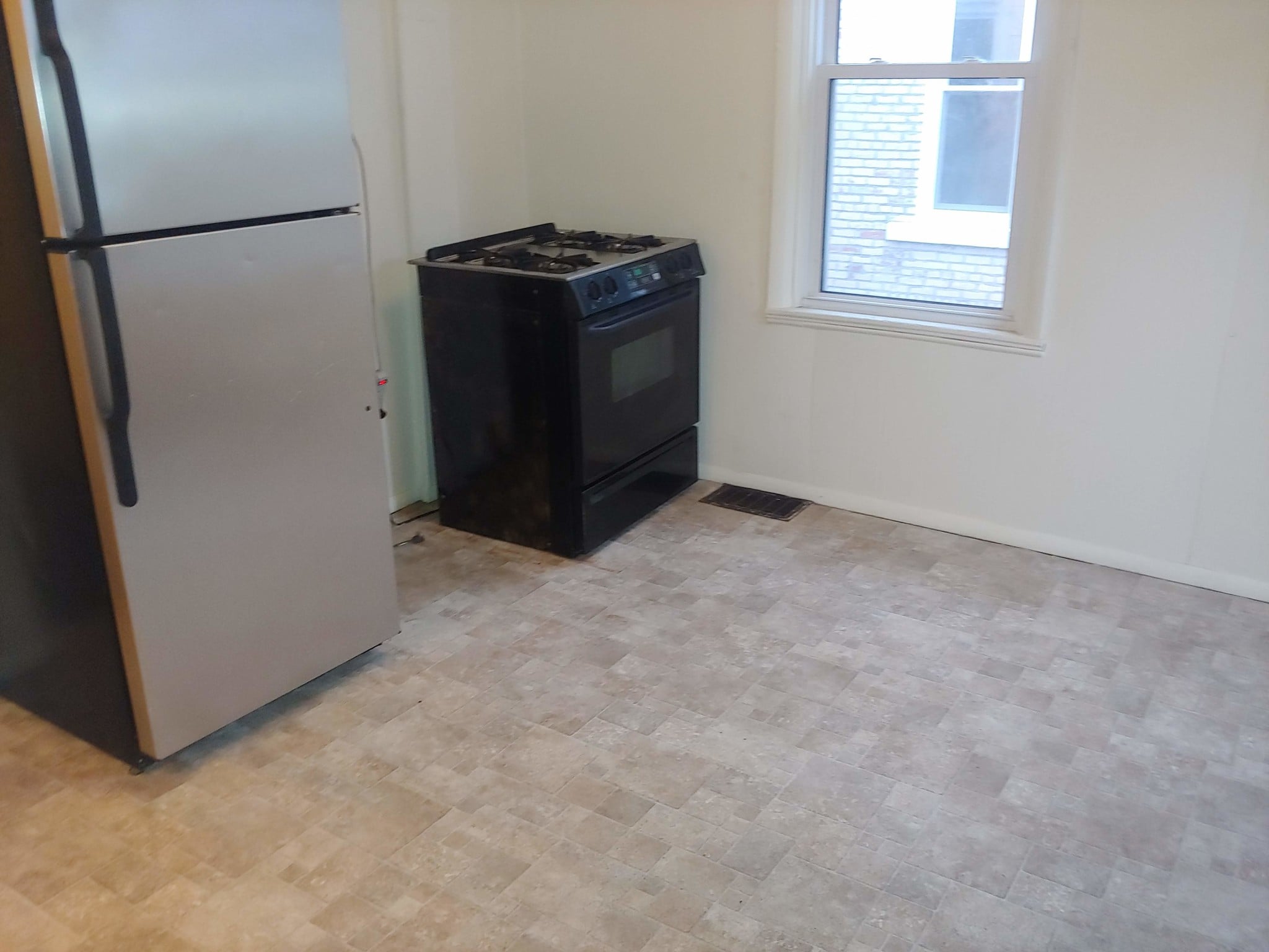 Building Photo - 1549 Kemble St