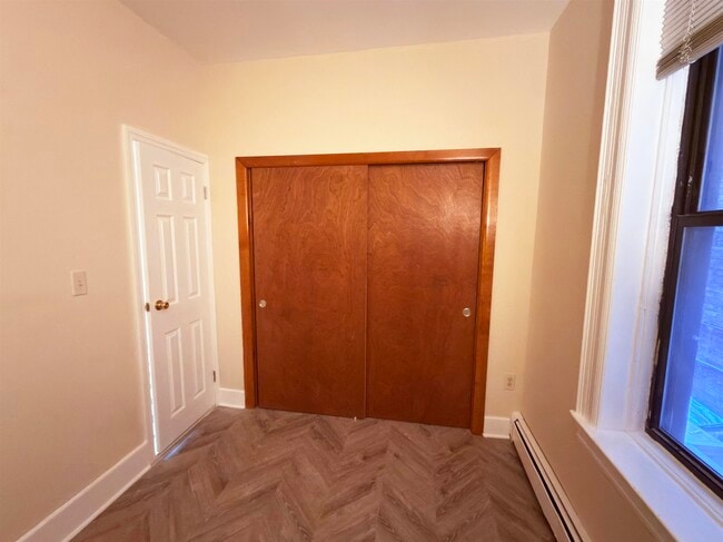 Building Photo - 622 Park Ave