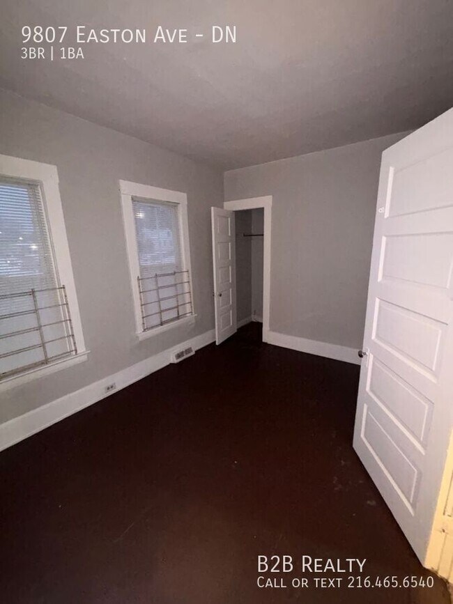 Building Photo - 9807 Easton Ave