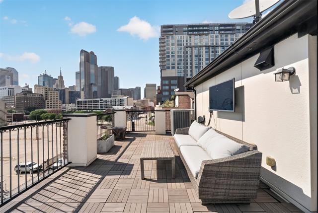 Building Photo - 520 S Pearl Expy