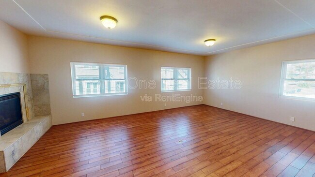 Building Photo - 2025 Cypress Ave.