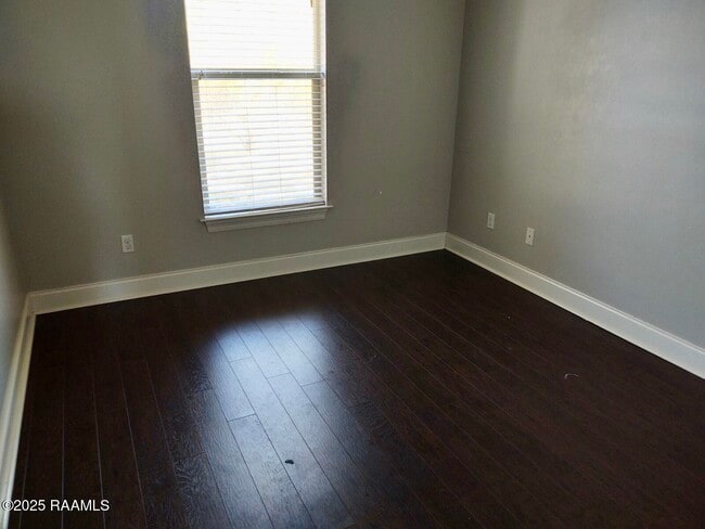 Building Photo - 127 Range Dr