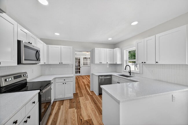 Building Photo - Fully Renovated 3 bedroom St. Pete Home | ...