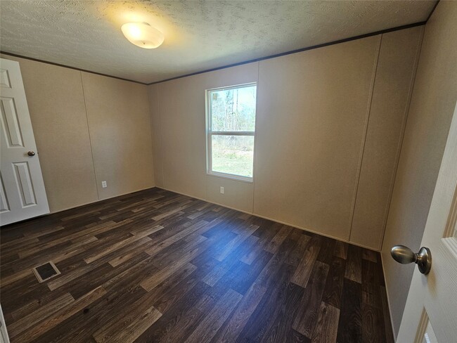 Building Photo - 16299 Crockett Martin Ests Dr