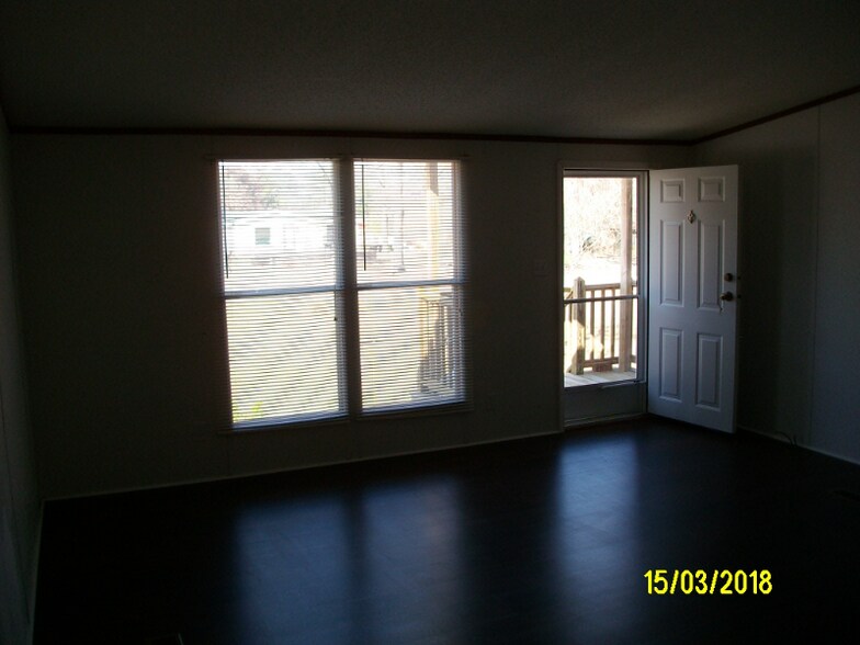 Building Photo - 387 Deanne Ln