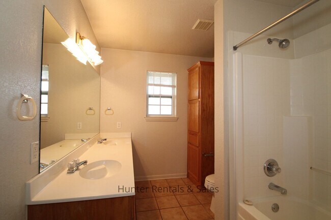 Building Photo - Location Location!!