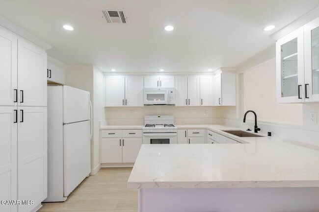 Building Photo - 514 E Ave J 9