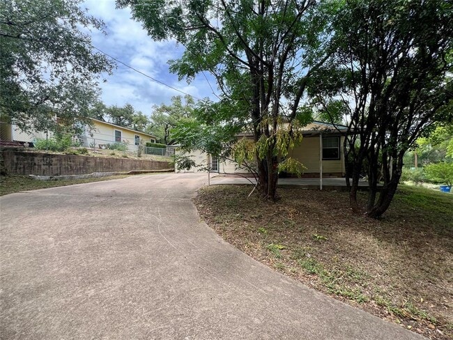 Building Photo - 401 Philco Dr
