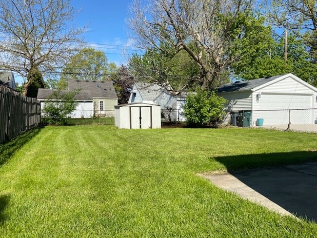 Building Photo - GORGEOUS 3 BED 2 BATH BUNGALOW IN ROYAL OAK ---- MINERVA