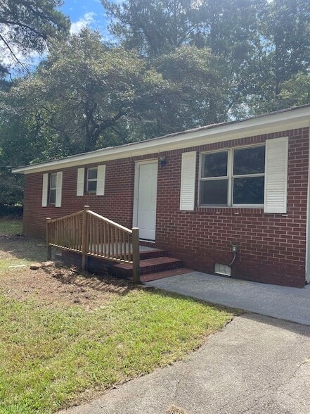 Building Photo - 44 Armstead Dr