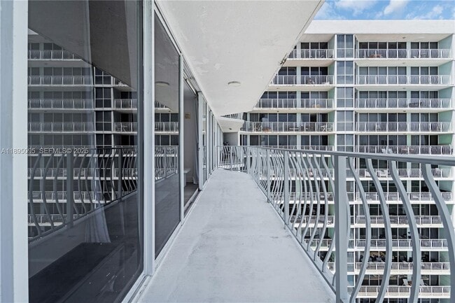 Building Photo - 7601 E Treasure Dr