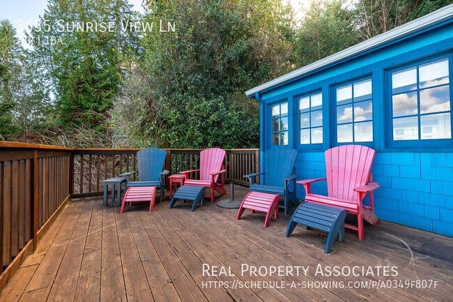 Building Photo - Sunrise View Waterfront Cabin