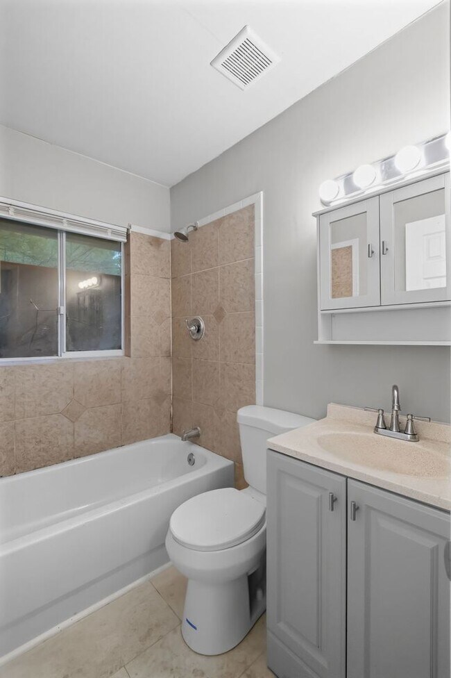 Building Photo - 3100 Fern Valley Dr SW