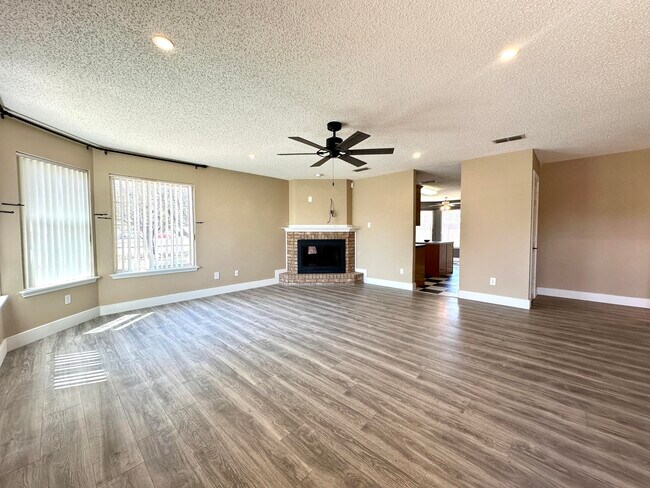 Building Photo - 6106 9th St