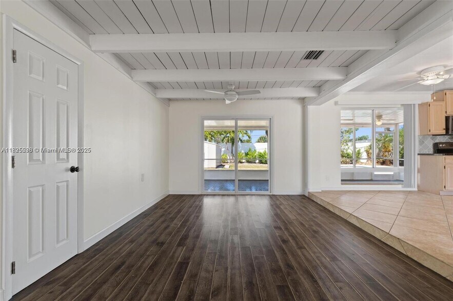 Building Photo - 609 NW 30th Ct