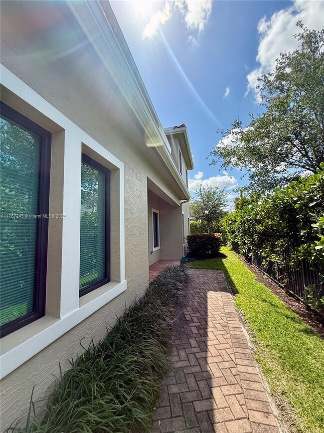 Building Photo - 5915 Brookfield Cir