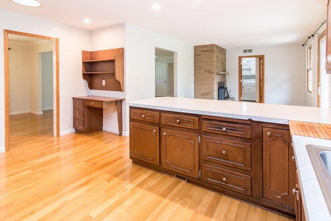 Building Photo - 6868 Crane Rd