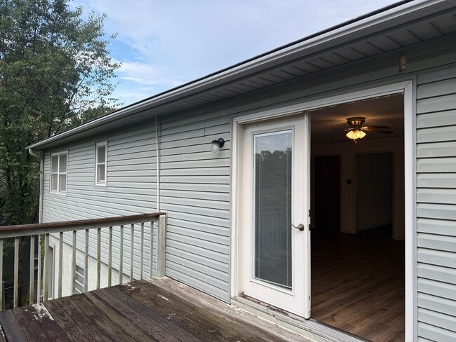 Building Photo - 4612 N Cypress St