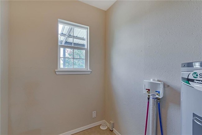 Building Photo - 5753 Blackburn Dr