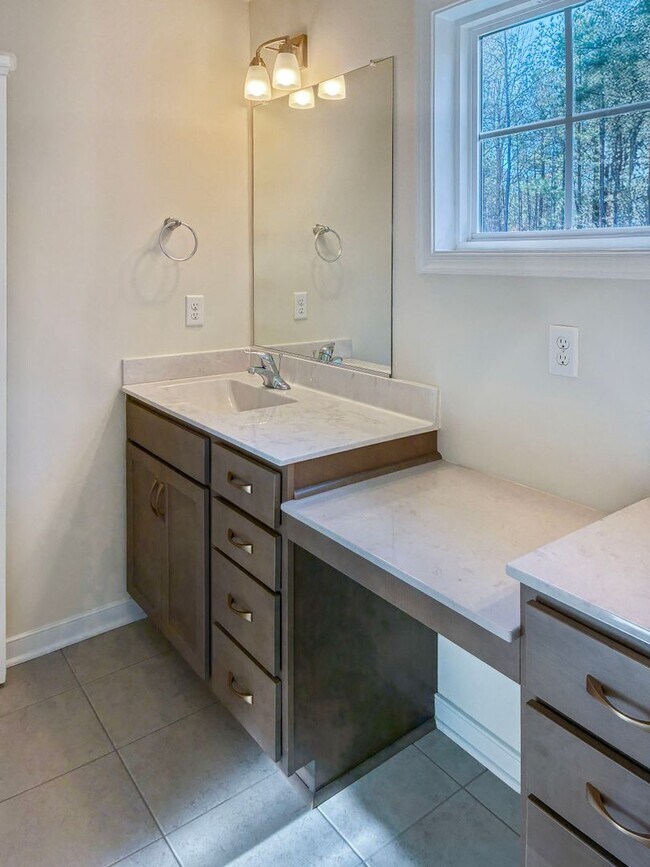 Building Photo - 4 Bedroom, 3.5 Bathroom in Magnolia Green